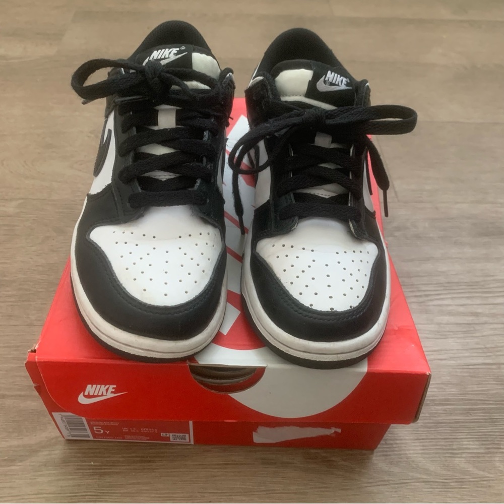 Nike Dunk Low (GS) size 5Y